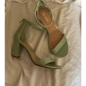TOP MODA~SAGE GREEN~CHUNKY HEELS~ NWOT~10